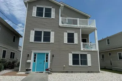 Image de Spacious 5br/3ba Beach Block Home – Steps to Sand & Perfect for Families!