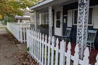 Image de Roomy two bedroom cottage in Grand Marais, Michigan, on the Lake Superior shore.
