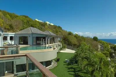 Image de Villa 4 chambres - Piscine, palmiers et vue mer