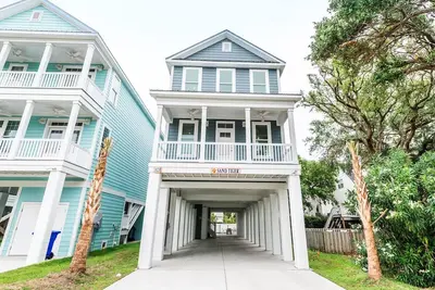 Image de 7 Br Beach House with a Private Pool in Surfside Beach! Sand Tiger