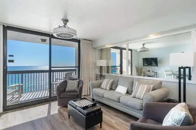 Image de Relaxing 1br Gulf-front condo with balcony and coastal views