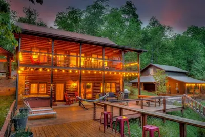 Image de Endless Echo - Pet Friendly | Hot Tub | Ev Car Charger | Mountain View | Close to Town