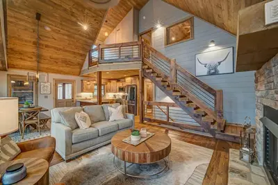 Image de Ain't Life Grand -Hot tub | Pool table | Fire pit | Arcade Games | Close to town