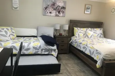 Image de Just Like Being At Home- Newly Renovated Unit