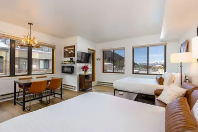 Image de Condo w/ Bright & Open Layout & Close to River Run & Lakeside Village!