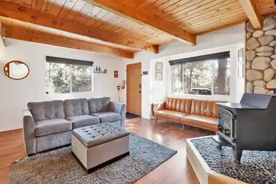 Image de Cedar Chalet- Sugarloaf Retreat w\/ Hot Tub