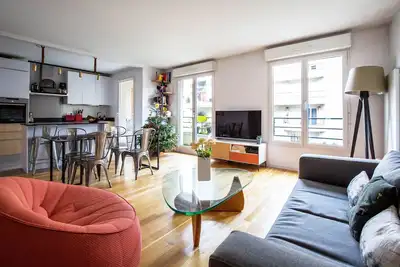 Image de Light and Airy on the Rue d’Oslo