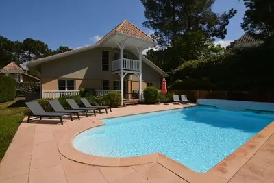 Image de Villa 4 chambres piscine privée chauffée sur le golf