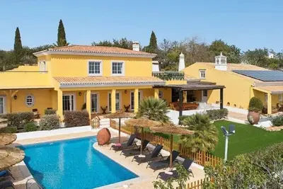 Villa Faustine, huge lawn, sea view, kid play area