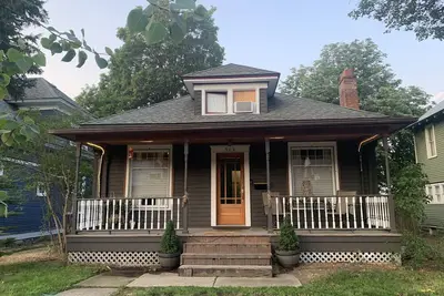 Image de Amazing downtown historical house blocks from downtown, midtown and the lake.