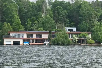 Image de Endless Mountains Luxury on Harvey's Lake