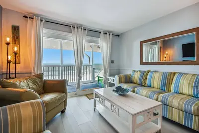 Image de Oceanfront Condo: Beach, Balcony & Stunning Views!