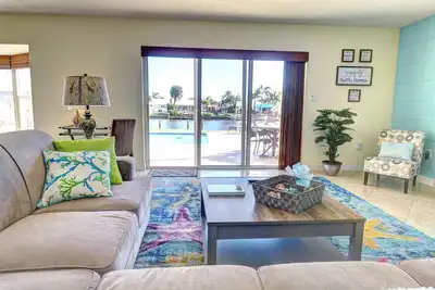 Image de Serene Waterfront Oasis with Pool & Wildlife Views in Cocoa Beach