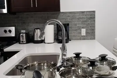 Image de New 1 bed Suite with Wifi, Netflix, Smart Lock