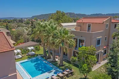 Image de Prestige Residence Rhodes - accommodating up to 22 guests!