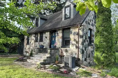 Image de Storybook Cottage: An Adorable Stone Home Nestled Near the River & Bike Path