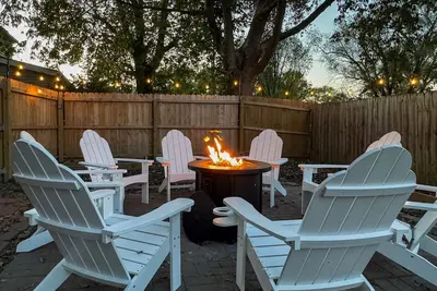 Image de Featured on Usa Today - Hot tub, Fenced Yard
