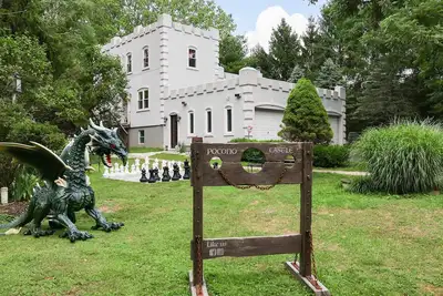 Image de Luxury Pocono Castle  w/ Escape Room, Private Pond, Boats, Sauna & Hot Tub
