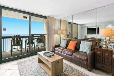 Image de 1br Gulf-Front Condo With Balcony, Bunks and Sleeps 6 in Destin