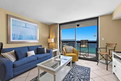 Image de Beachfront condo in Destin with balcony, pool, and resort amenities