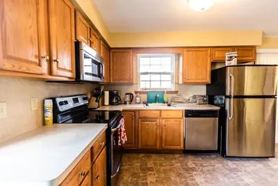 Image de Newly Renovated Cozy & spaciousness Home W\/ Patio Gazebo