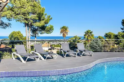 Image de Grande villa confortable avec piscine privée à Denia, Costa Blanca, Espagne pour 4 personnes
