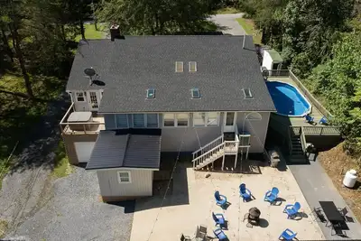 Image de Waterfront Retreat Pool Firepit Theater Billiards Gazebo by River and Fire Pit Theater Room