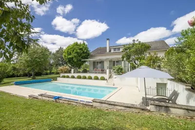 Image de Boutouzet - Belle maison de vacances pour 8 personnes avec piscine privée à Villeneuve sur Lot