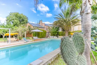 Image de Demeure de charme avec grande piscine et parc