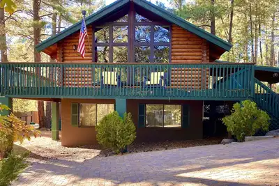 Image de East Oak Cabin - A modern yet rustic log cabin in Northern Arizona