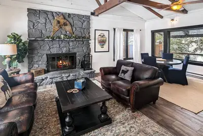 Remodeled River Front Log Home w/ Hot Tub & Sauna!