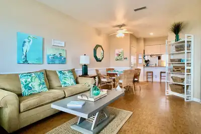 Image de \"Carmel\" deluxe 1st-floor 2-bedrm condo by pool, pond & beach