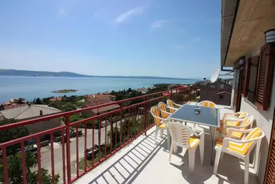 Image de Appartement de vacances Novi Vinodolski pour 1 - 8 personnes avec 3 chambres à coucher - Maison de v
