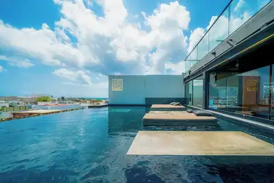 Image de 1 Br Condo with Rooftop Pool & Bar - It Residences