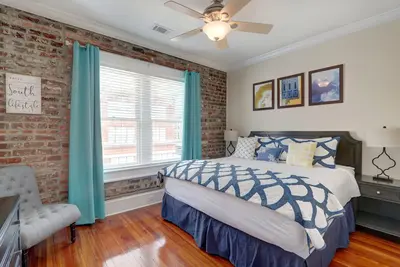 Image de The Center of Savannah! Parking Pass Provided, Premium Access to Downtown