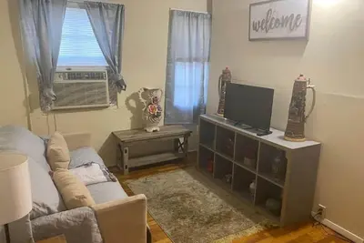 Image de Historic Studio Apartment, 3 min to Sgmc Hospital