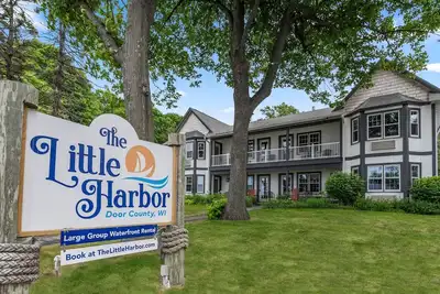 Image de Lakefront! Sleep 32! Hot Tub, Game Rm, Huge Yard!