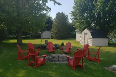 Image de Cozy Retreat by the Lake - Perfect for Families and Groups