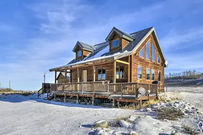 Image de 'Off The Beaten Path' Cabin w\/ Mtn Views & Hot Tub
