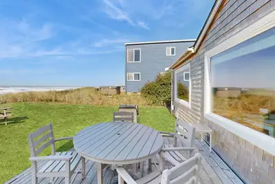 Image de Quaint Beach Getaway W/ Beach Access, Ocean View, & Perfect Location Near Town