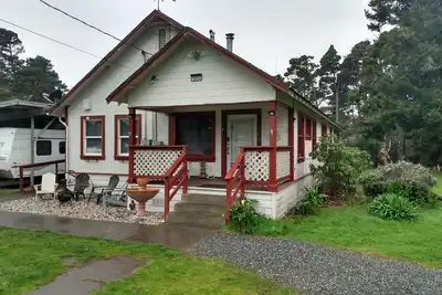 Image de Updated Ranchhouse, large yard & rear deck.