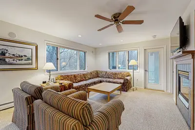 Image de Quiet Ski Condo at Smuggler's Notch Resort near Lifts w/ Access to Shared Pool