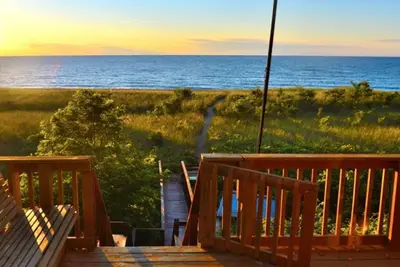 Image de Lakefront Home w\/Private Beach, High-Speed WiFi, Outdoor Dining Area, & Firepit