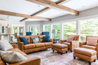 Image de Dog-friendly house with private heated outdoor pool, hot tub & Ping-Pong