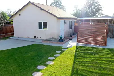 Image de Private Guesthouse with Patio, Minutes to Downtown