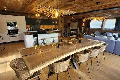 Image de Chalet de luxe avec jacuzzi, sauna, parking et Wifi aux Gets