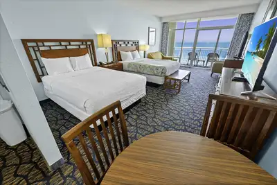 Image de Indoor water park directly on the oceanfront!