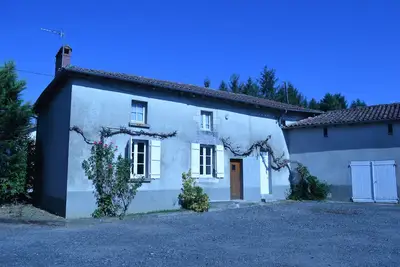 Image de Spacious house with town view