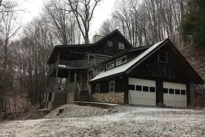 Image de This cabin is a 2 bedroom(s), 1 bathrooms, located in Mars Hill, Nc.