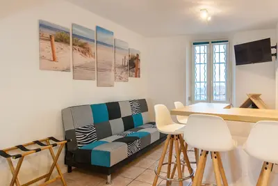 Image de Beau studio rénové avec vue - Vieux Hyères
